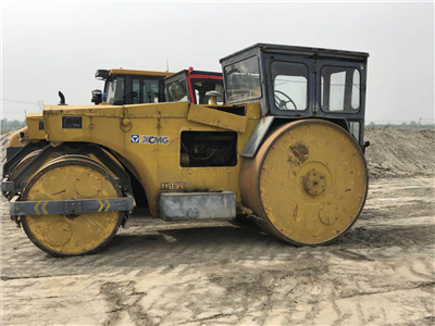 鐵三輪壓路機(jī)