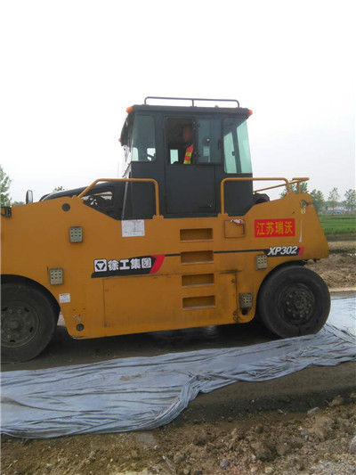 徐工302膠輪壓路機(jī)