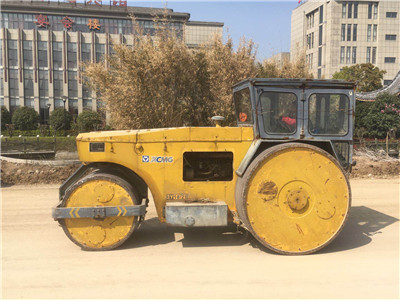 徐工XS222J振動(dòng)壓路機(jī)